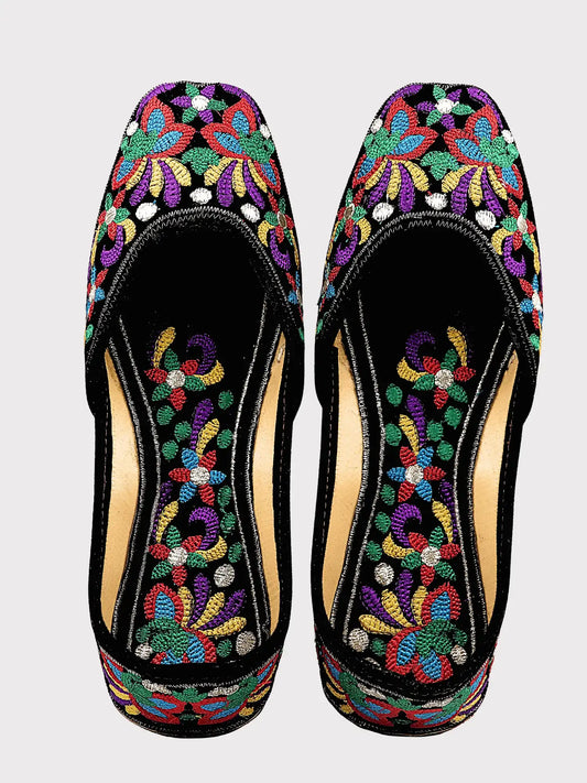 Adaayein Floral Embroidered Jutti