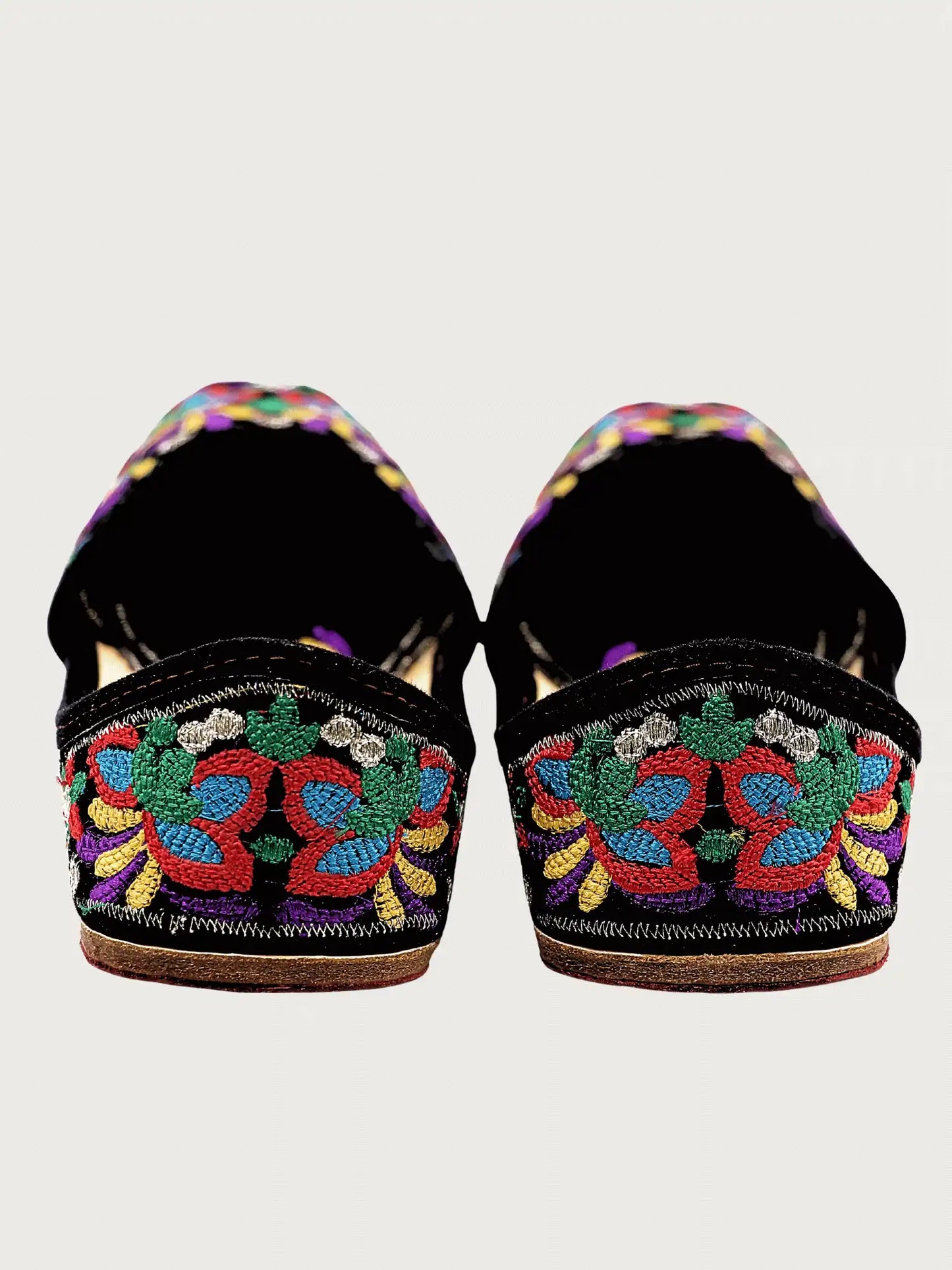 Adaayein Floral Embroidered Jutti