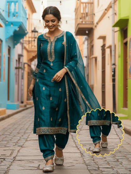 MEHNIRA ZARI Beaded Jutti
