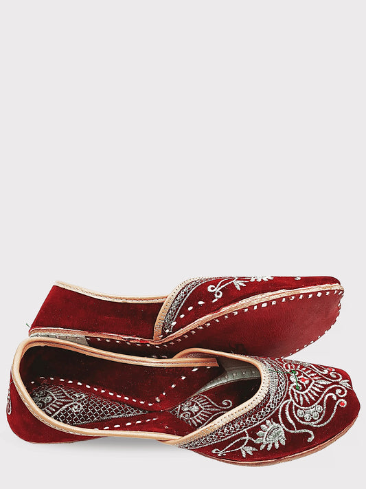 NOORVIKA Red Velvet Jutti
